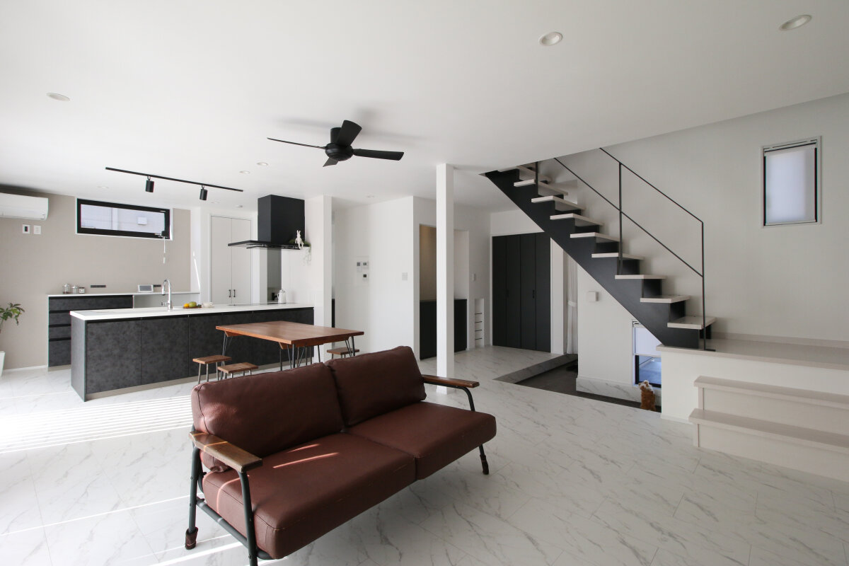 【お客様の声】 菊川市西方K様 「-愛犬が待っている 大空間リビングのホテルライクなお家-」 暮らし始めて１ヶ月アンケート