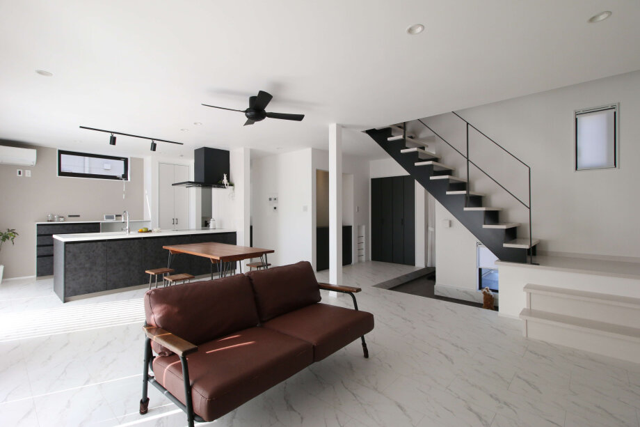 #菊川市西方 愛犬が待っている 大空間リビングのホテルライクなお家