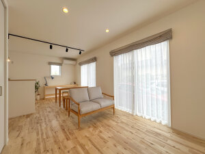 #パントリ―を中心に ぐるっと回れる平屋風のお家